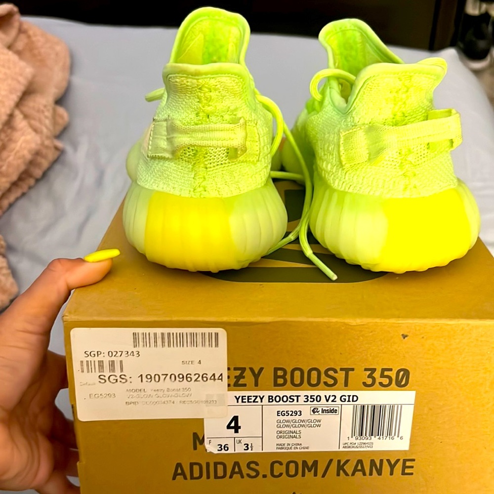 Yeezy boost 350 glow in the dark
